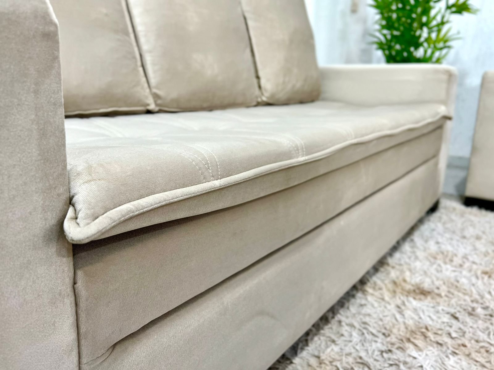 Sofá 3 e 2 lugares França com Puff Veludo Bege A32 Larg. 1.86m - Imagem 6