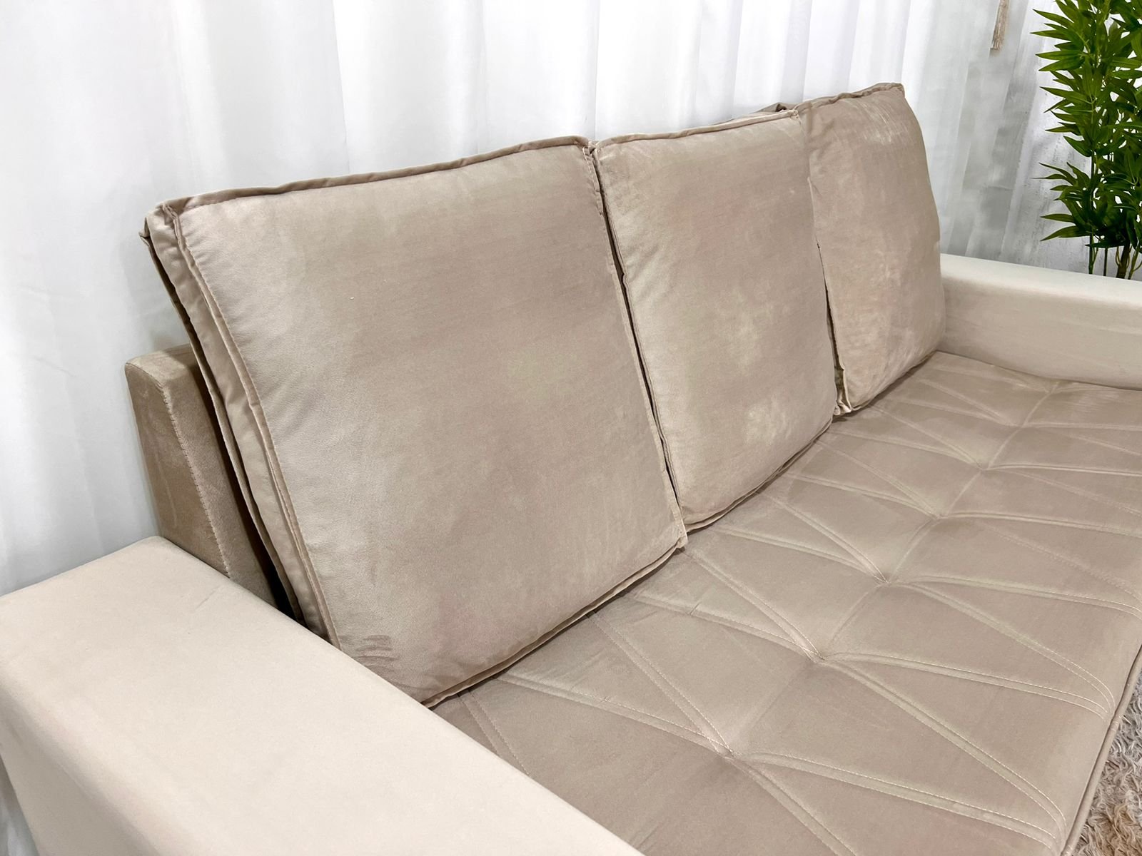 Sofá 3 e 2 lugares França com Puff Veludo Bege A32 Larg. 1.86m - Imagem 7