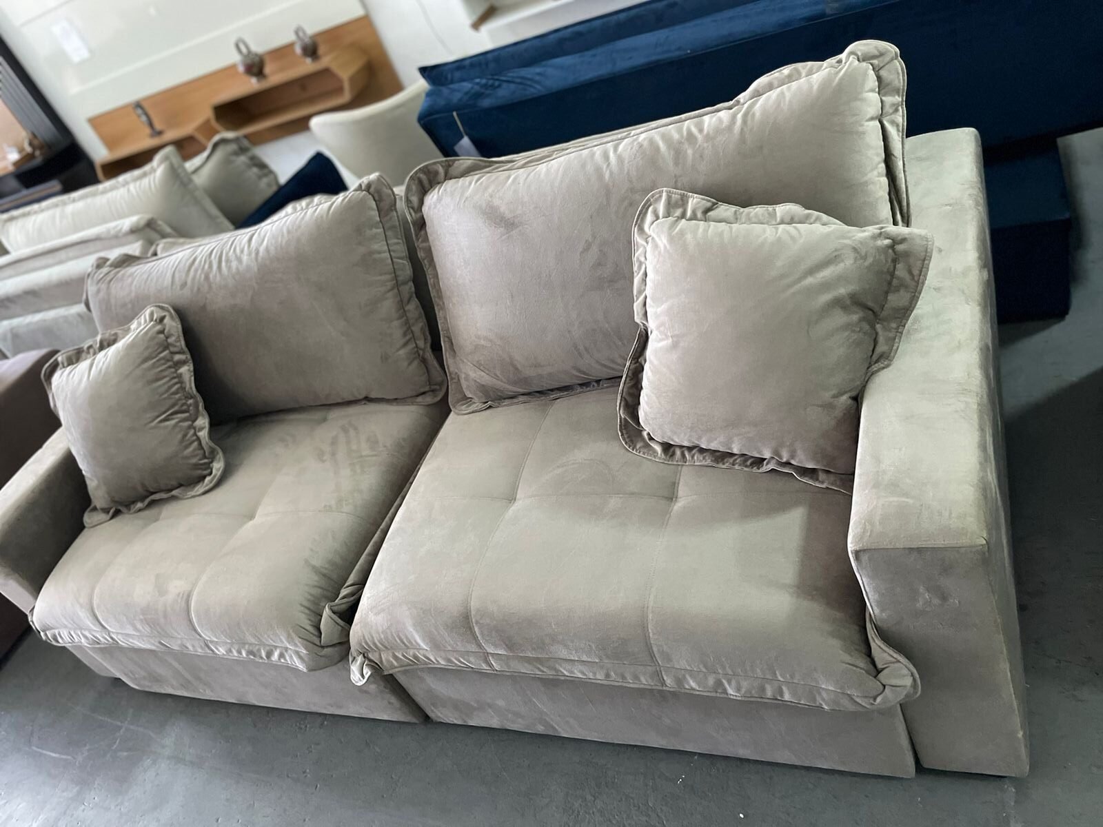 Sofá Retrátil S-100 2,30 m Veludo Capuccino 1192 – SUPREMA ESTOFADOS(PROMOÇÃO) - Imagem 3