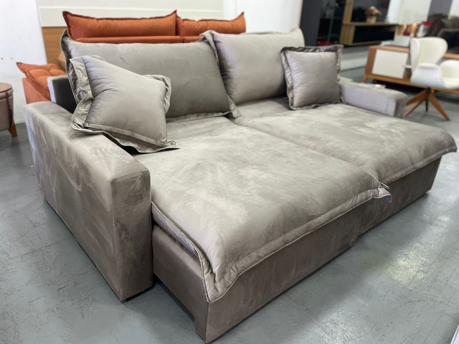 Sofá Retrátil 2,30 m E-80 Veludo Capuccino 1192 - SUPREMA ESTOFADOS(PROMOÇÃO) - Imagem 4