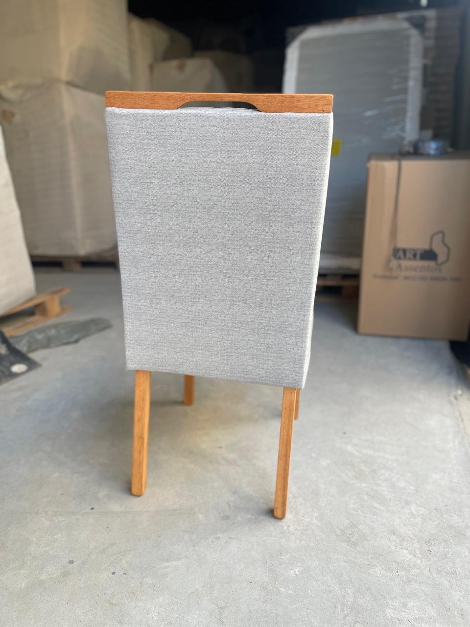 Mesa Pérola 120 Imbuia Mel (Tampo Viena s/vidro) + 4 Cadeiras Pandora 01 Veludo Cinza Prata 127 – CARVALHO DECOR - Imagem 5