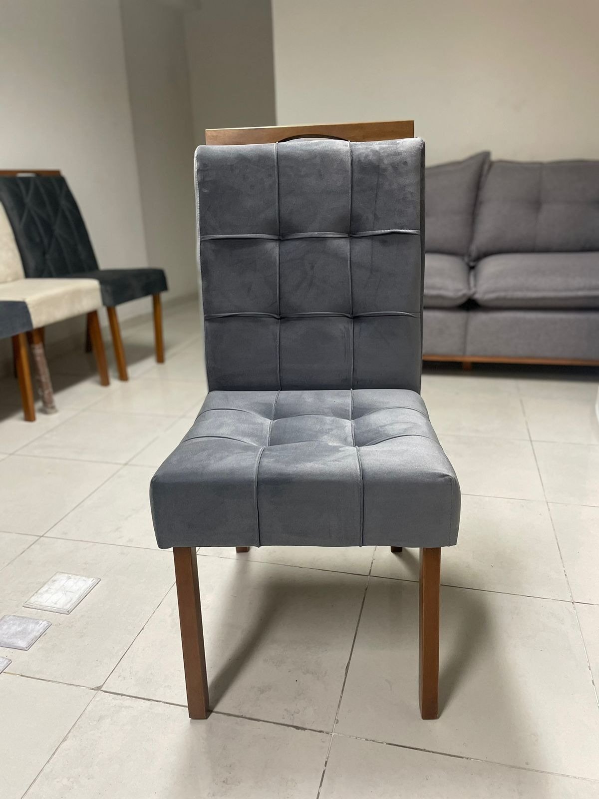 Mesa Atlas Mel/Off White Canto Copo 160×80 com 6 Cadeiras Sophia Veludo Cinza Grafite – ART ASSENTOS + WM DECOR - Imagem 2