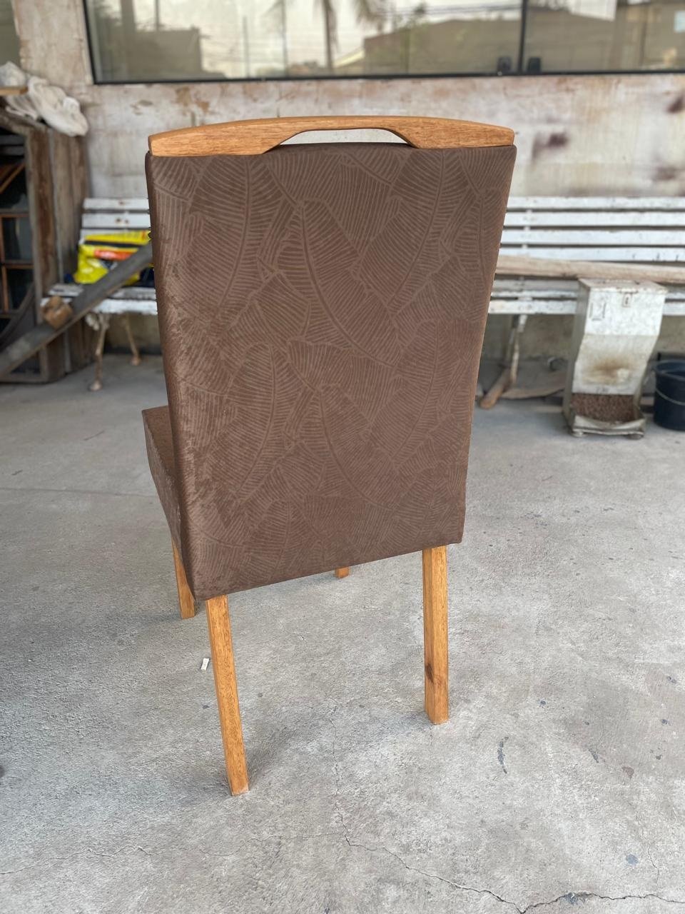 Kit 2 Cadeiras Priscila Imbuia Mel Veludo Marrom 1014 – CARVALHO DECOR - Imagem 4