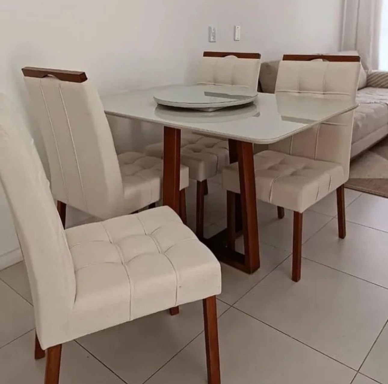Mesa Pedro 120 Mel/Off White com Cadeiras Sophia/Capri Mel/Veludo Bege – ART ASSENTOS + WM DECOR - Imagem 2