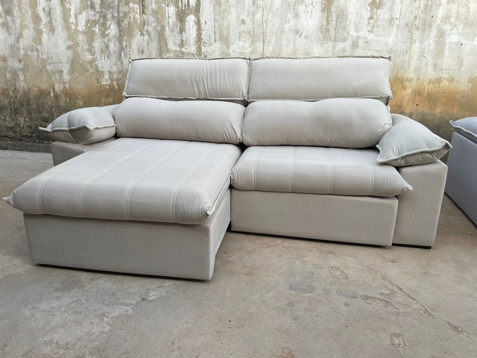 Sofá Retrátil e Reclinável Jackson 2,50 m Veludo Bege 3710 - UNIART ESTOFADOS - Imagem 5