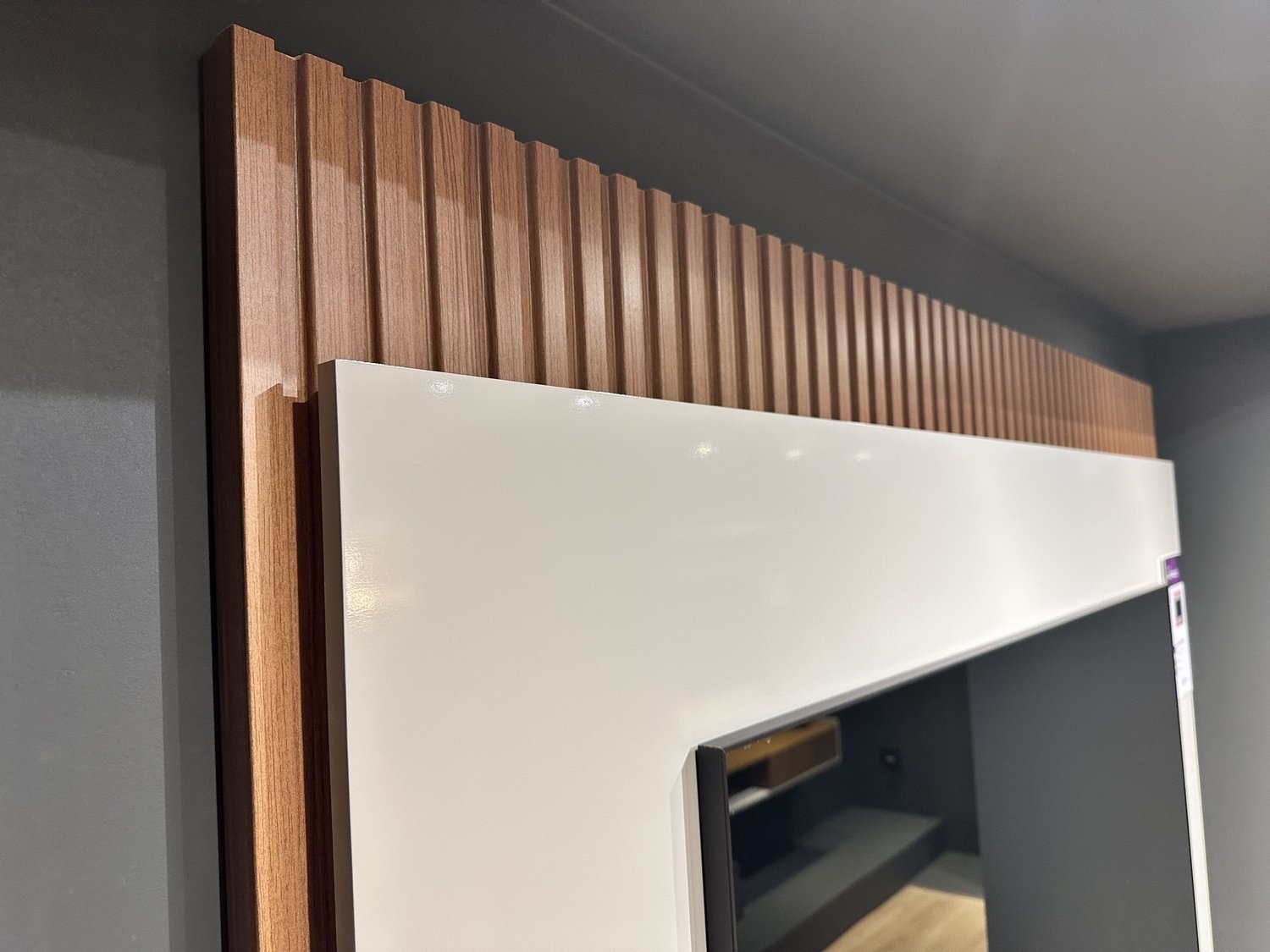 Painel até 70" São Paulo 1.8 Tauari/Off White Fosco - LINEA BRASIL - Imagem 3