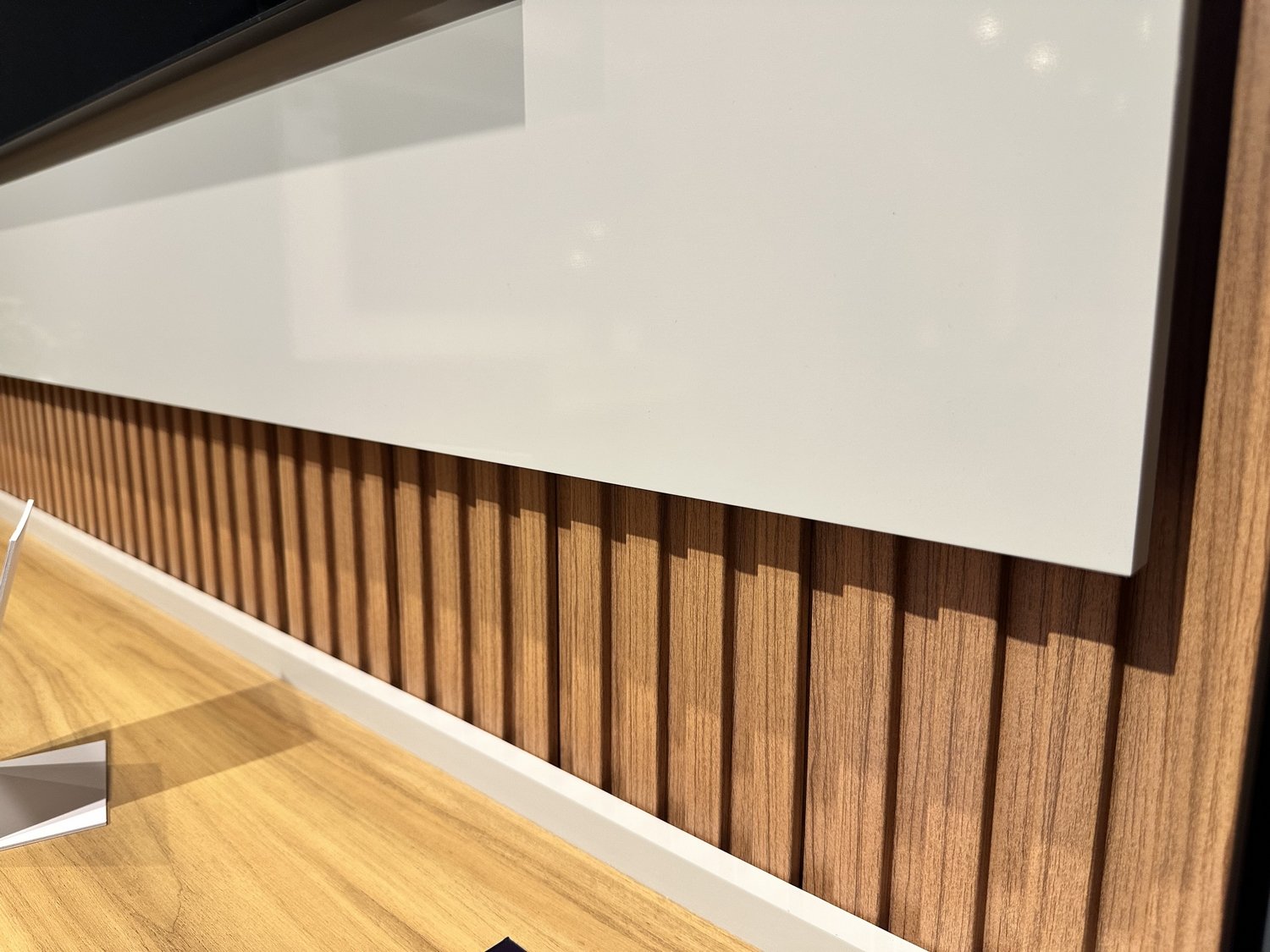 Painel até 70" São Paulo 1.8 Tauari/Off White Fosco - LINEA BRASIL - Imagem 4