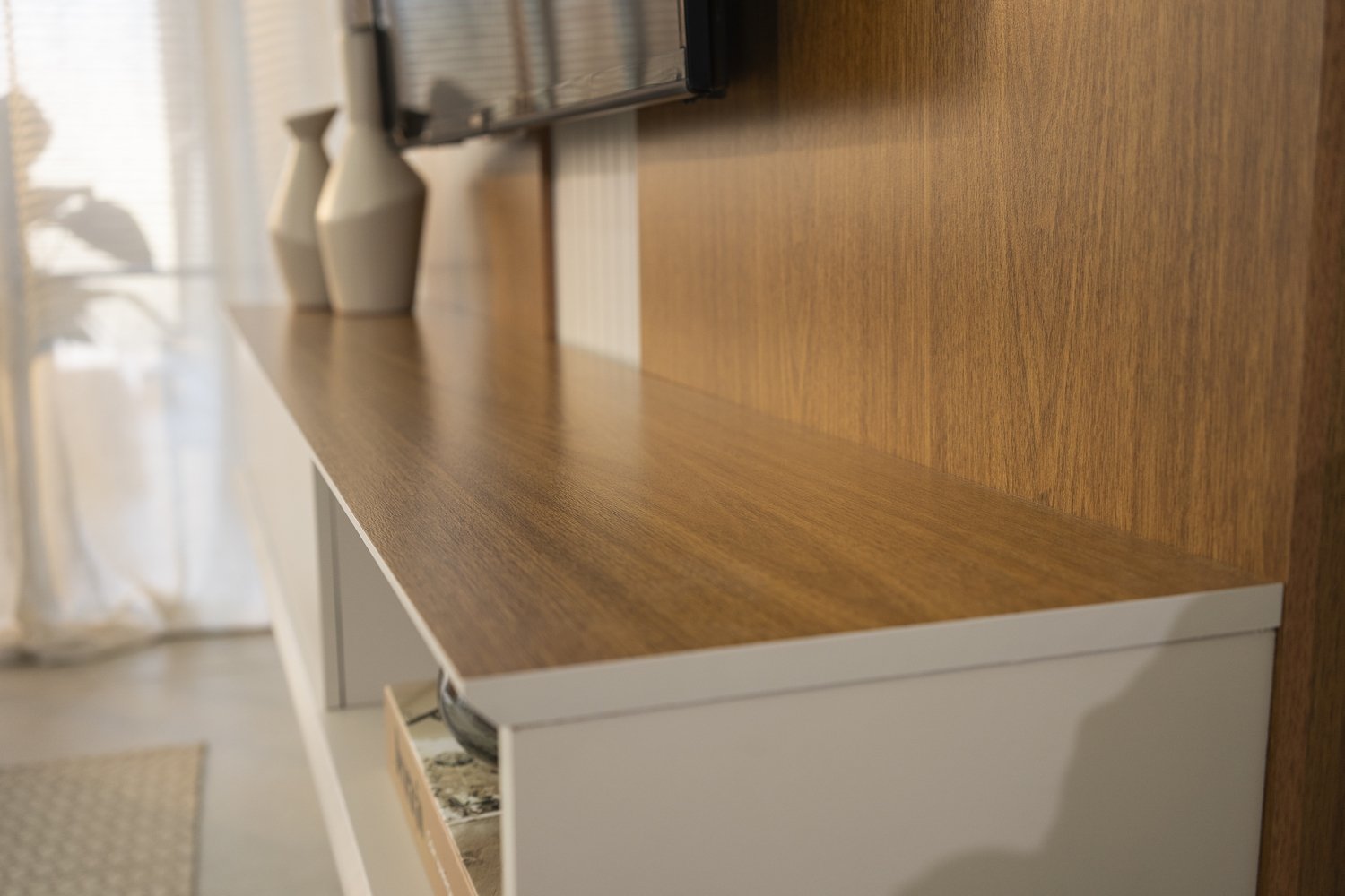 Painel Home até 65" Friburgo Nature/Off White - LINEA BRASIL - Imagem 5