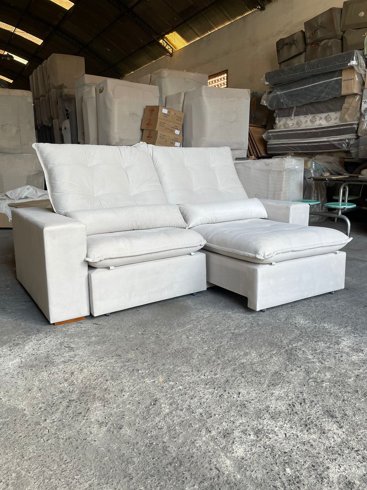 Sofá Retrátil e Reclinável Malu 2,50 m Bege – D’VITRINE ESTOFADOS - Imagem 4