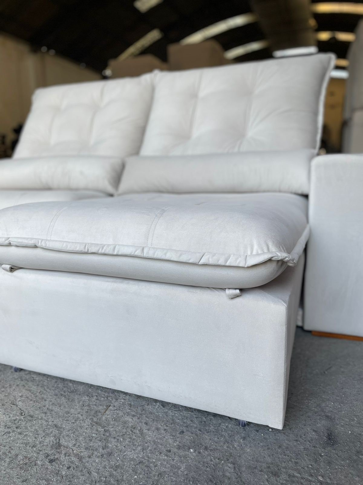 Sofá Retrátil e Reclinável Malu 2,50 m Bege – D’VITRINE ESTOFADOS - Imagem 7