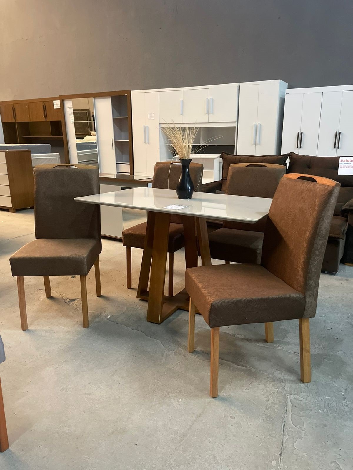 Mesa Pedro 120 Mel/Off White com 4 Cadeiras Priscila Imbuia Mel Veludo Marrom 1014 – ART ASSENTOS + AVALON DECOR - Imagem 3