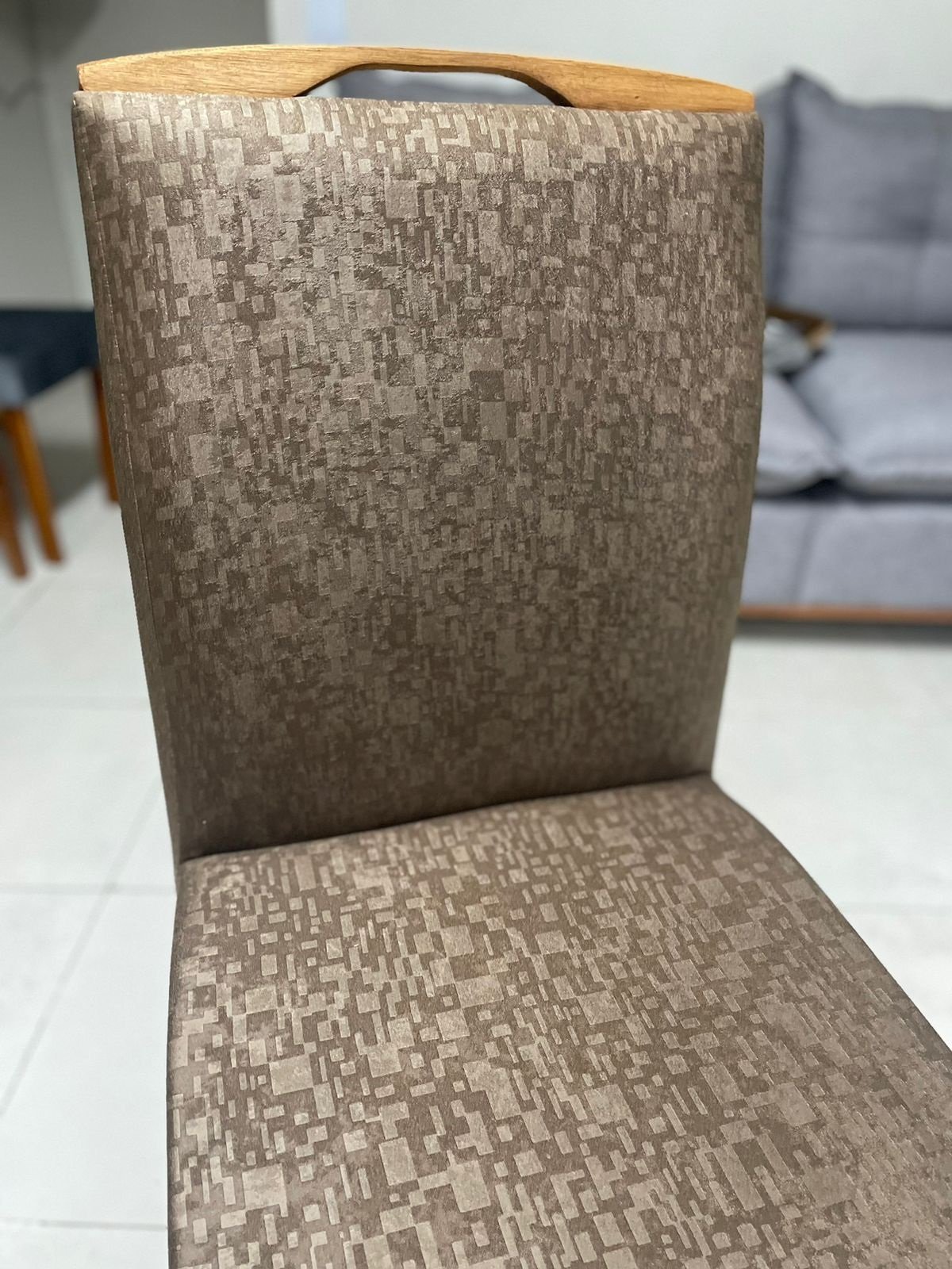 Kit 2 Cadeiras Priscila Imbuia Mel Veludo Marrom 1015 – CARVALHO DECOR - Imagem 4